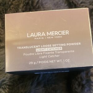 Laura mercier translucent loose setting powder in Light Catcher